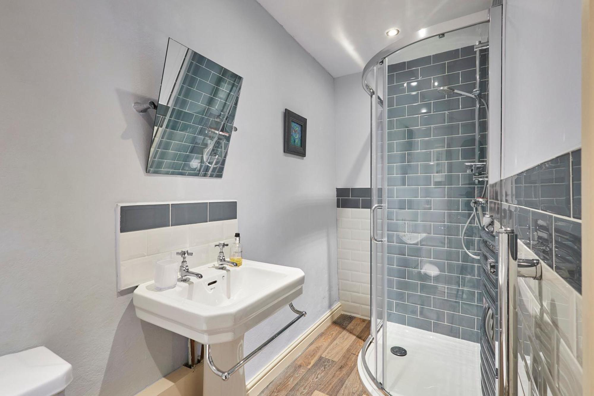 Host & Stay - Tithe Barn Cottages Easington Room photo