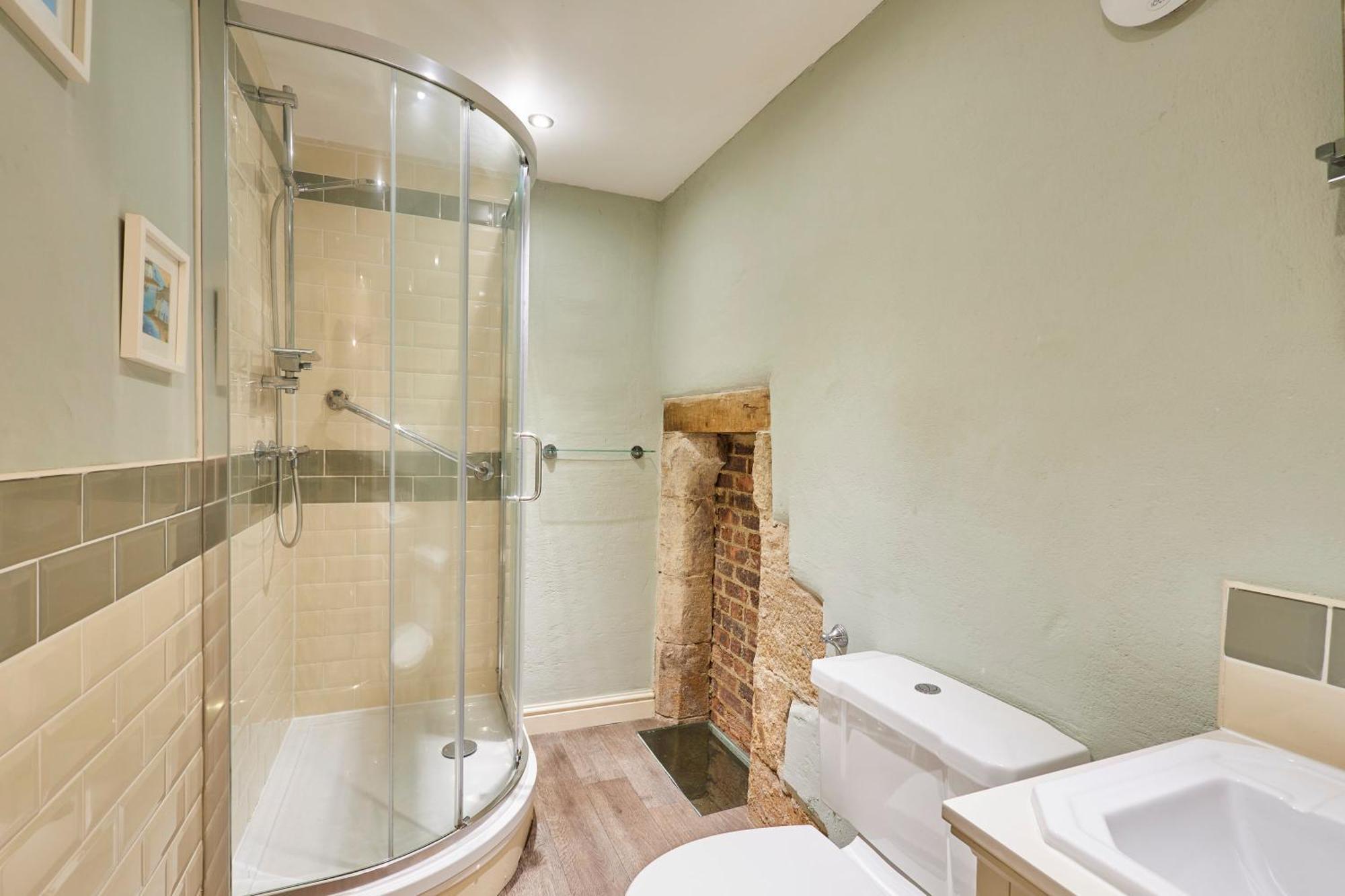 Host & Stay - Tithe Barn Cottages Easington Room photo